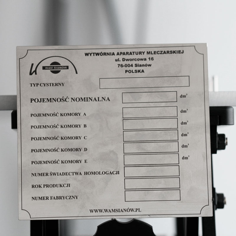 Tabliczka znamionowa o niestandardowym kształcie